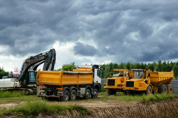 pojazdy transportowe do materiałów budowlanych